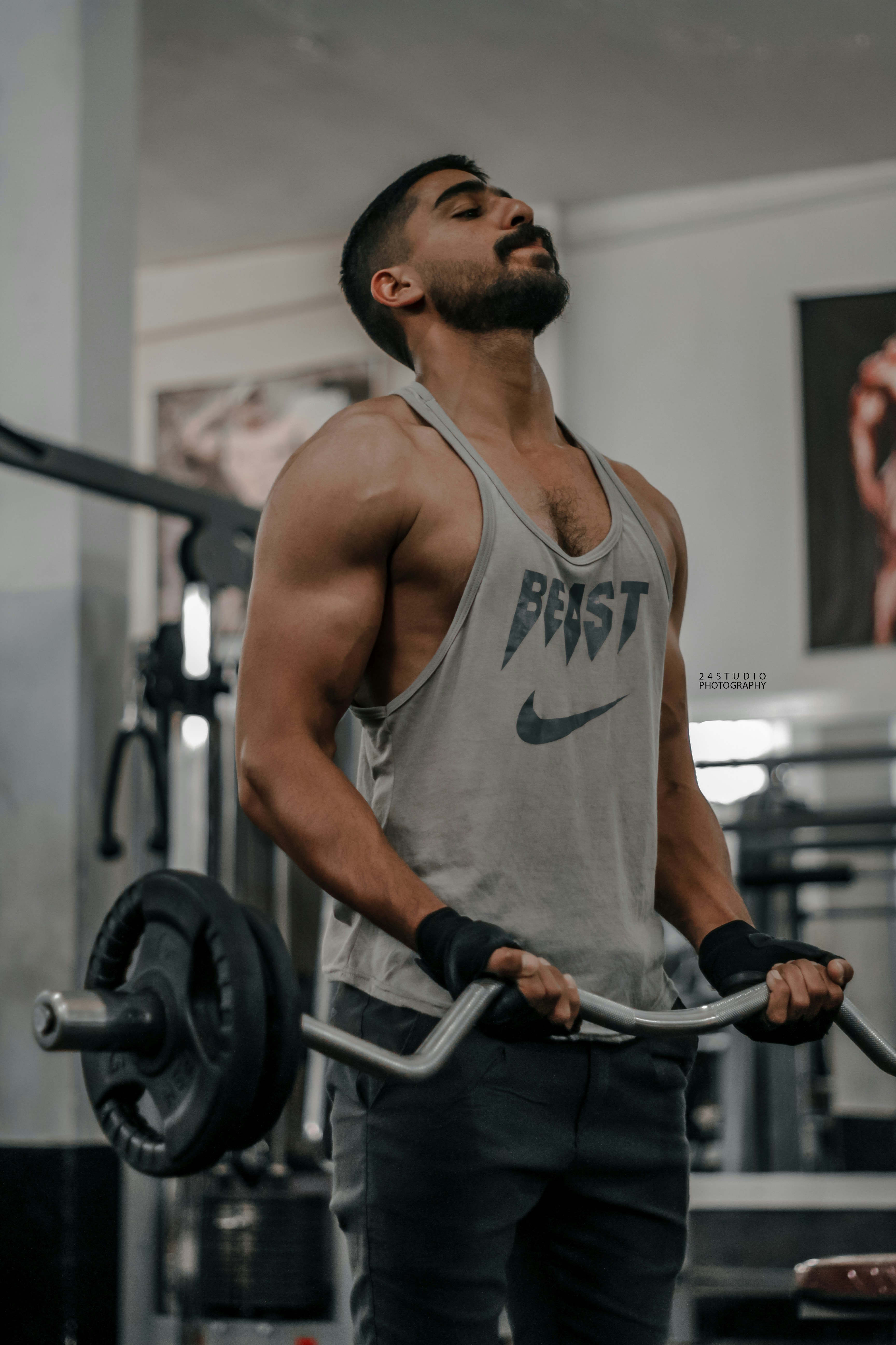 Person doing a bicep curl in the gym